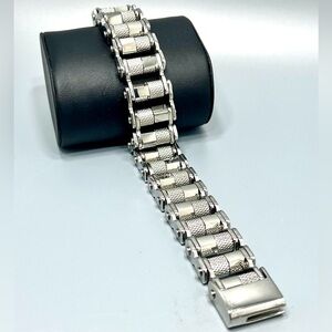 LEGACY FOR MEN BY SIMONE I. SMITH
Barrel Link Bracelet in Stainless Steel